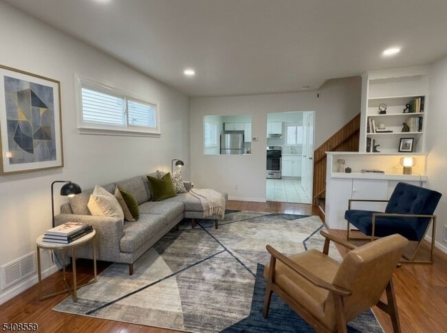 Photo - 260 Everett Rd