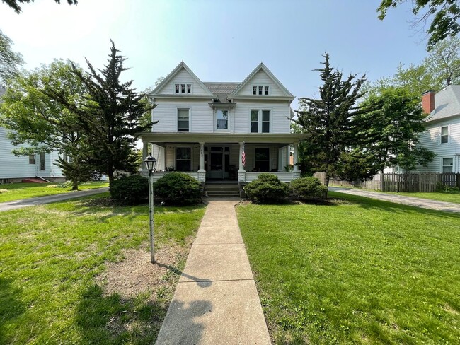 Photo - 1105 E Jefferson St Unit Apt #04