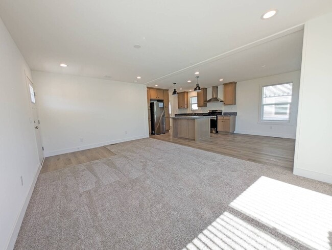 Photo - 400 Sulphur Bank Dr