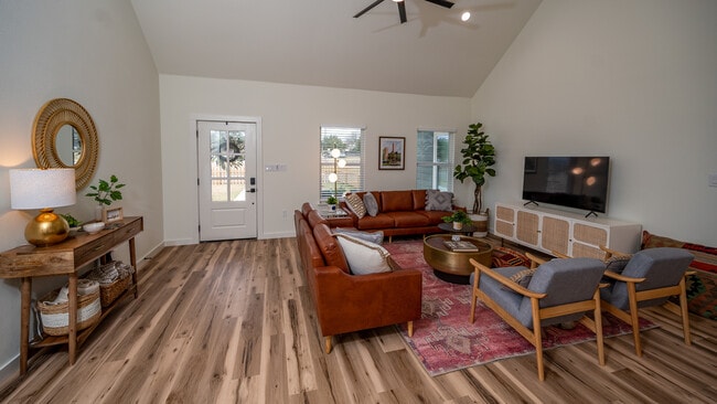 Photo - 2617 W Woodlawn Ave
