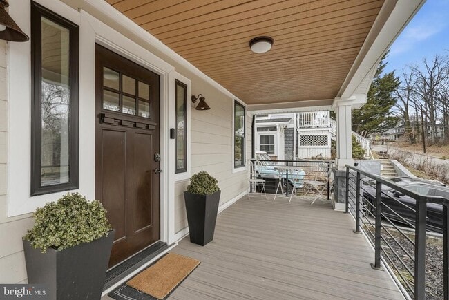 Photo - 2211 Franklin St NE