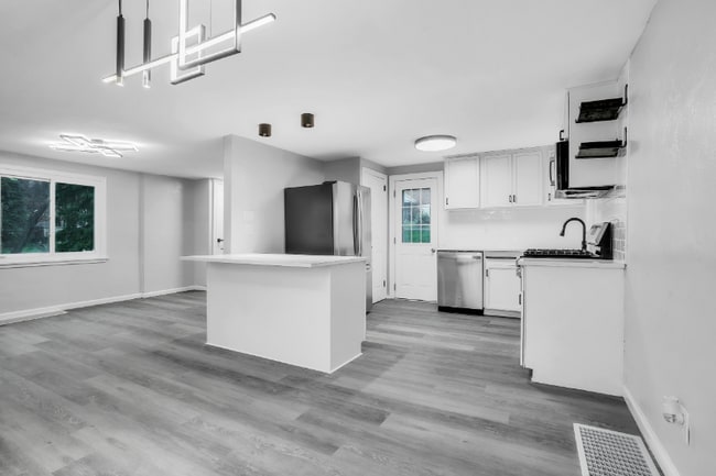 Photo - 1209 Cloverfield Dr