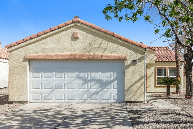 Building Photo - 1024 Sky Forest Dr