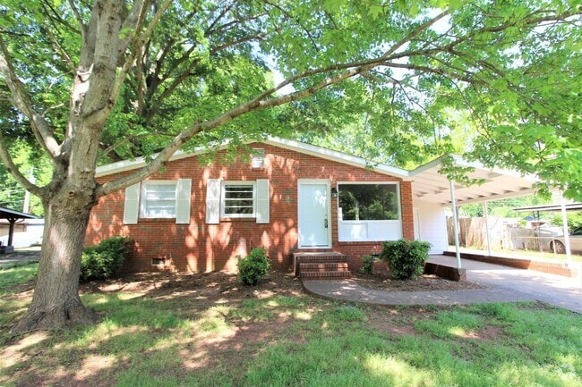 Building Photo - Fully Renovated 3-Bedroom Ranch in South C... Rental