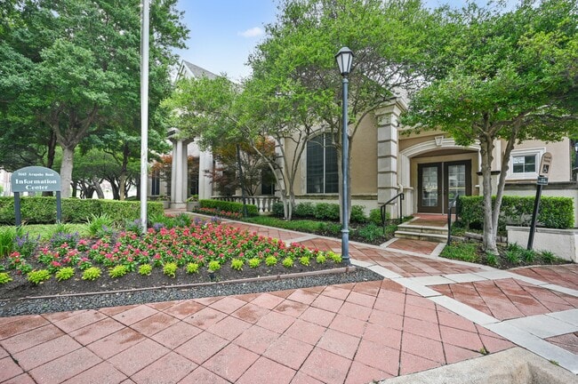 St Moritz Apartments in Dallas, Texas - St Moritz