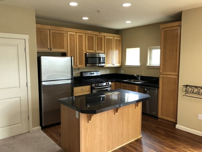 Photo - Modern Townhome Near Elmonica MAX – Minutes to Nike, Costco & Dining