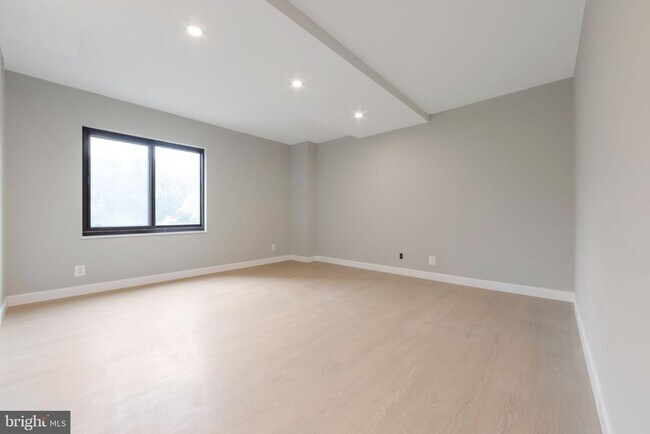 Photo - 205 Yoakum Pkwy Unit 516