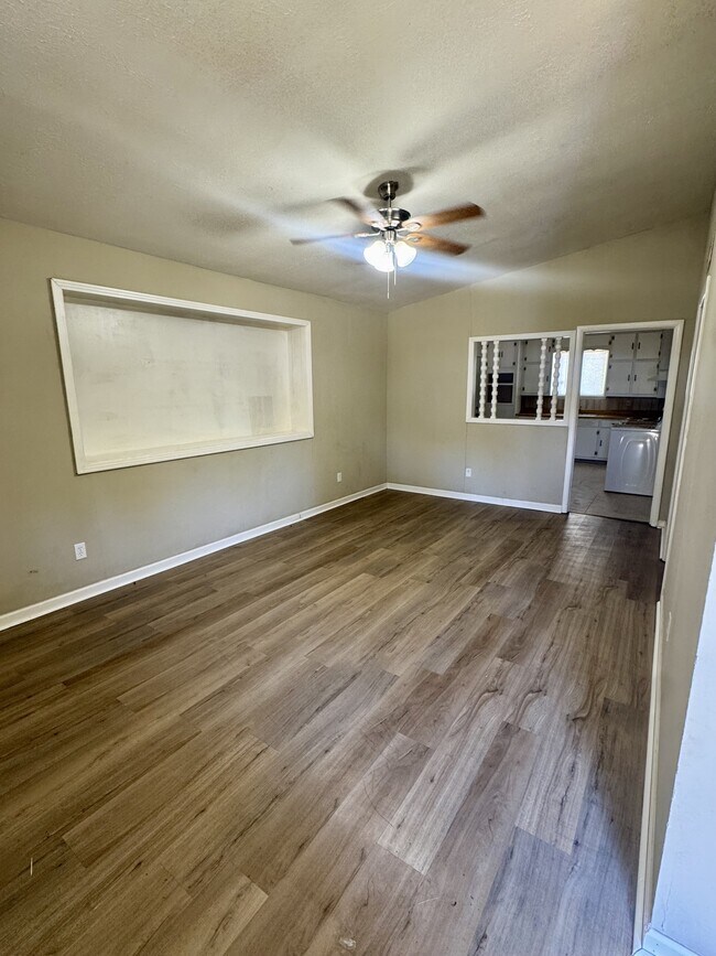 420 Lakeview Dr