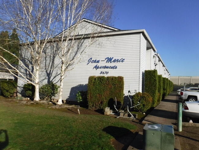 Photo - 3670 Hawthorne Ave NE