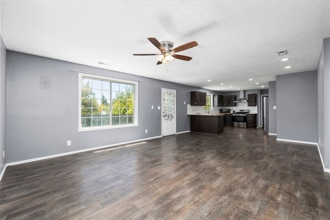 Photo - 4 Bedroom Family Home in Beautiful American Fork!