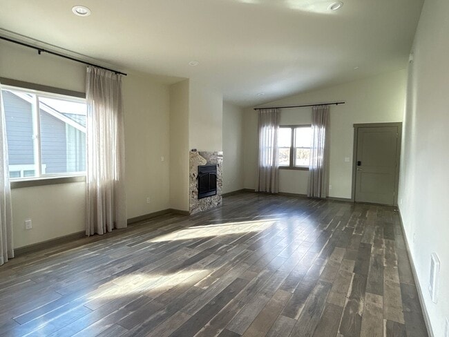 Photo - 1062 SE Balsamroot Ln