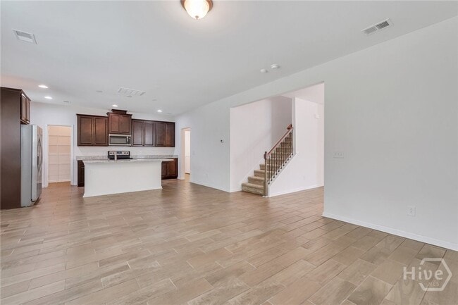 Photo - 374 Southwilde Way