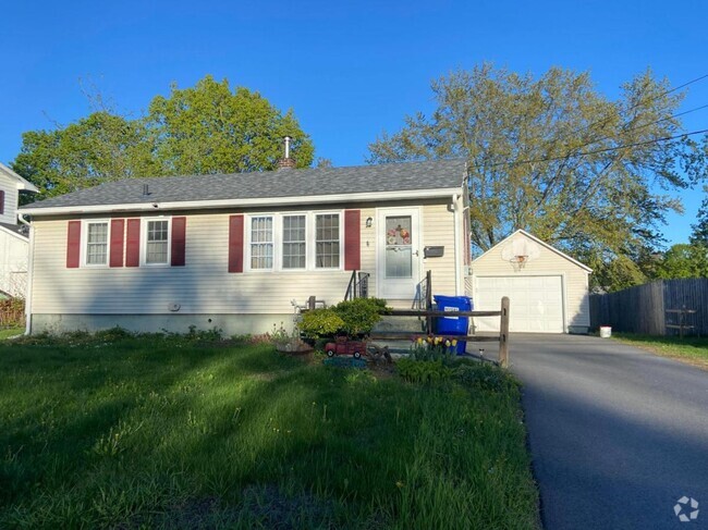 Building Photo - 3 Bedroom Available NOW in Essex Junction, VT Rental