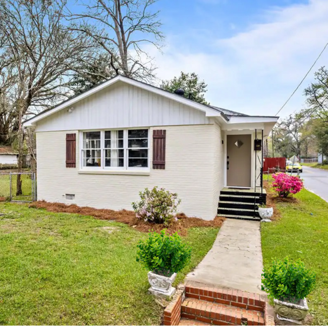 Building Photo - 1301 E 67th St