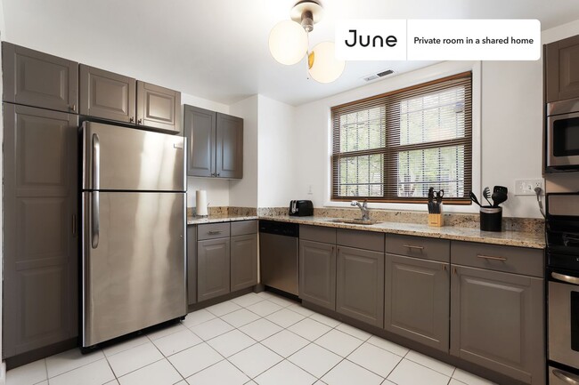 Photo - Room in Shared 5 bed/2 bath home Unidad 2A