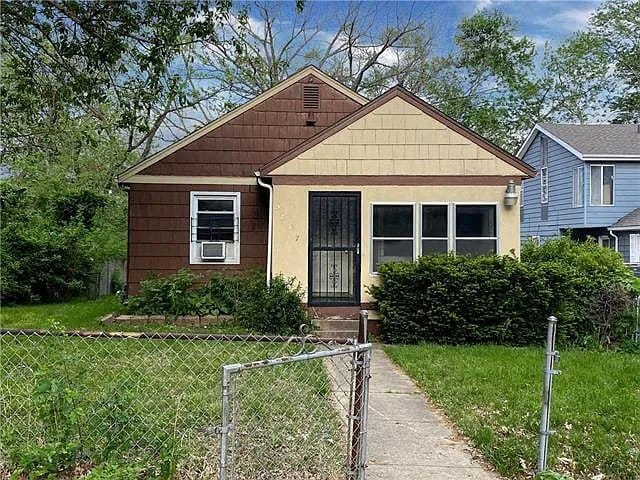 Photo - 5807 Olive St