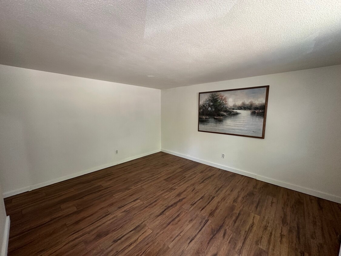 Photo - 618 E Main St (Mankato, MN)