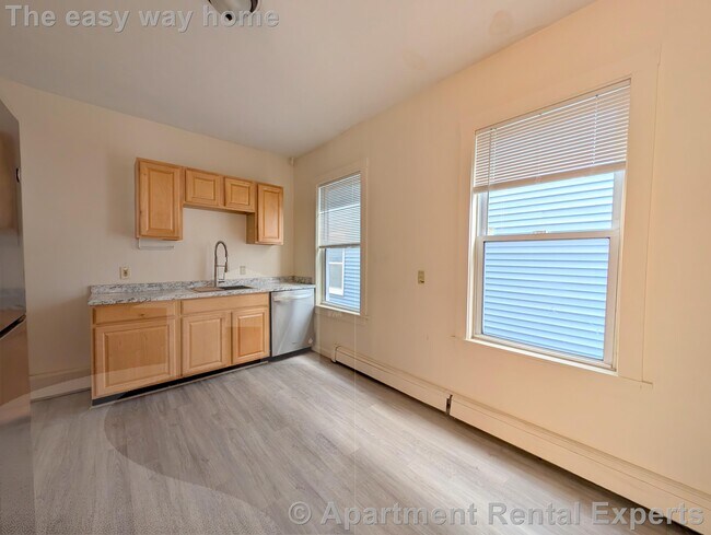 Photo - 61 Webster Ave Apartamento Unidad #2L
