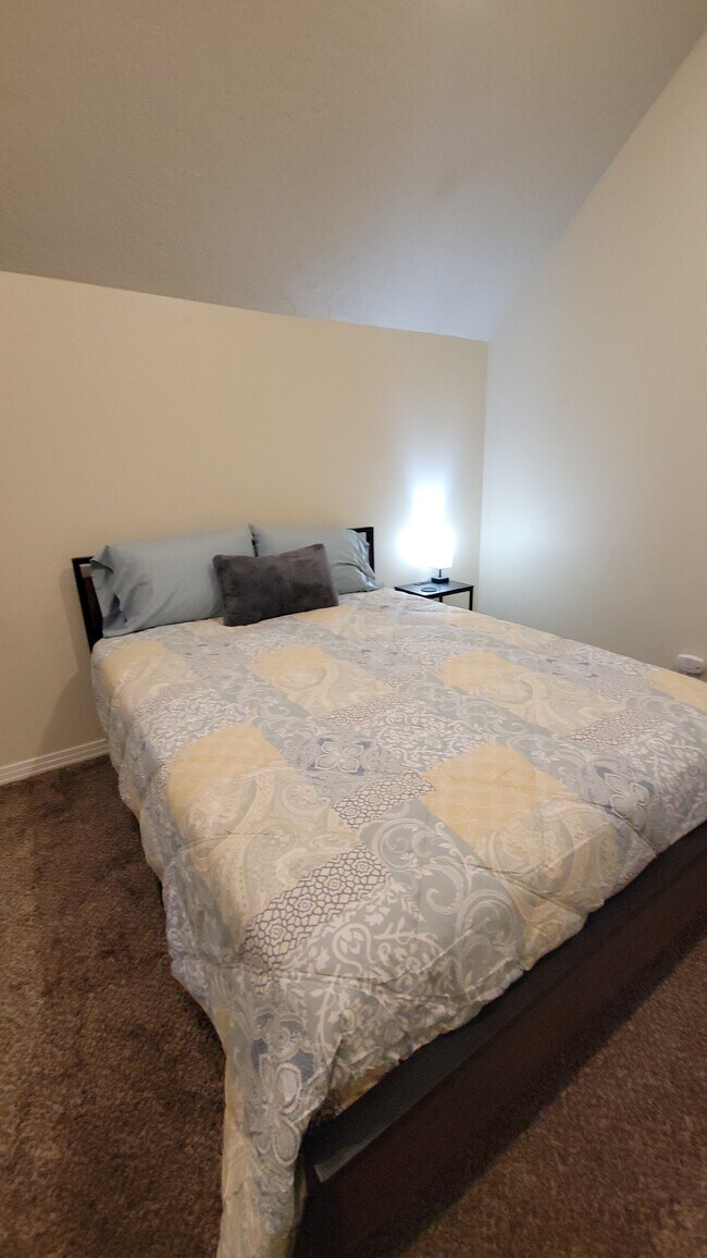Photo - 2127 S Leadville Ave Unidad #1 Master Bedroom