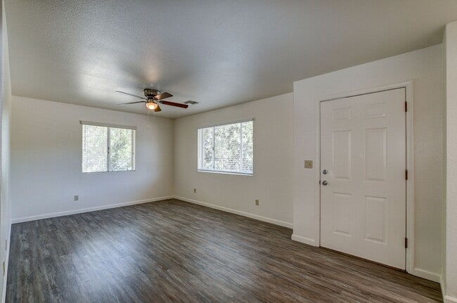 Photo - 114 Bradshaw Dr Unit C