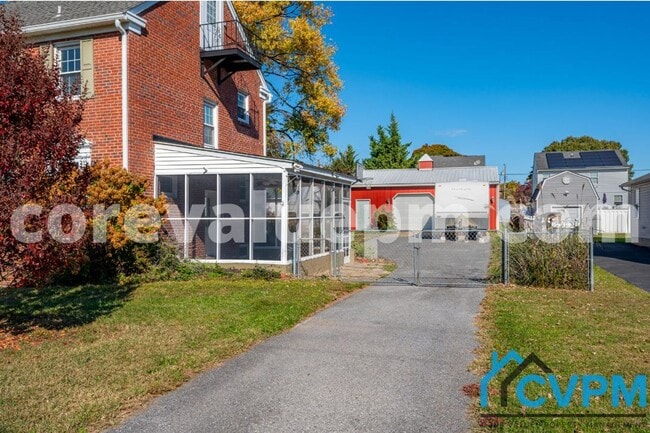 Photo - 16 2nd Ave S