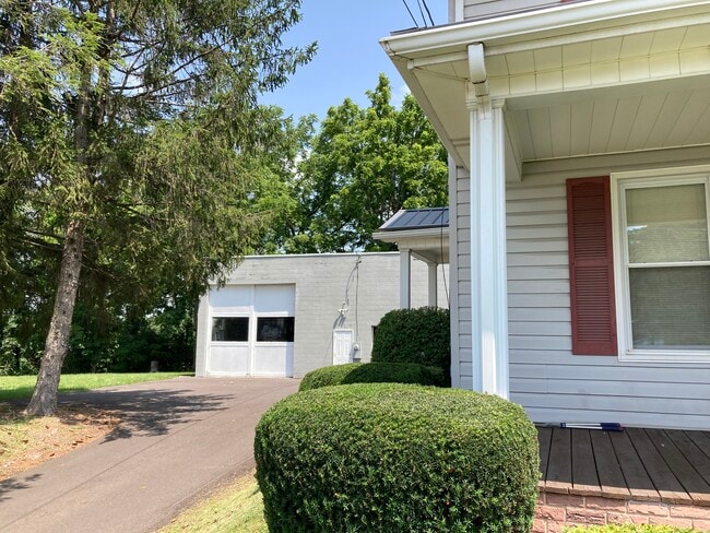 Photo - 203 Oakvale Rd