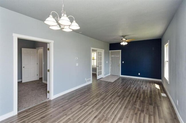 Photo - 916 6th St SW