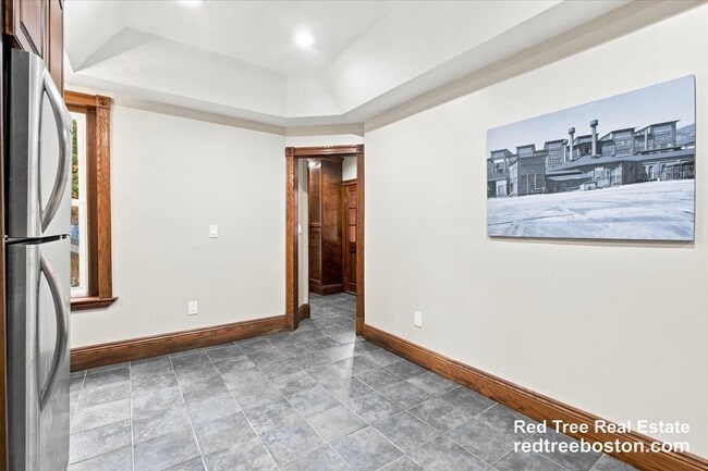 9 Strathmore Rd Unit 2