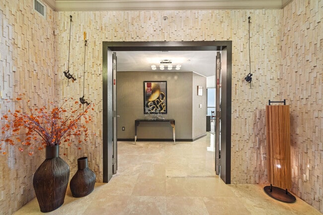 Building Photo - 3101 S Ocean Dr Unit 3105