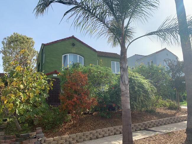 Beautiful yard provides great privacy - 1226 S Highland Ave Apartamentos Unidad 1226 S. Highland ave