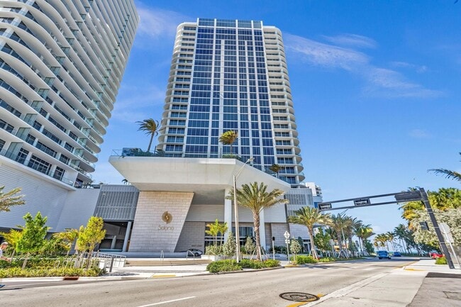 Building Photo - Stunning High-Rise Condo with Ocean Views | Prime Beach Location