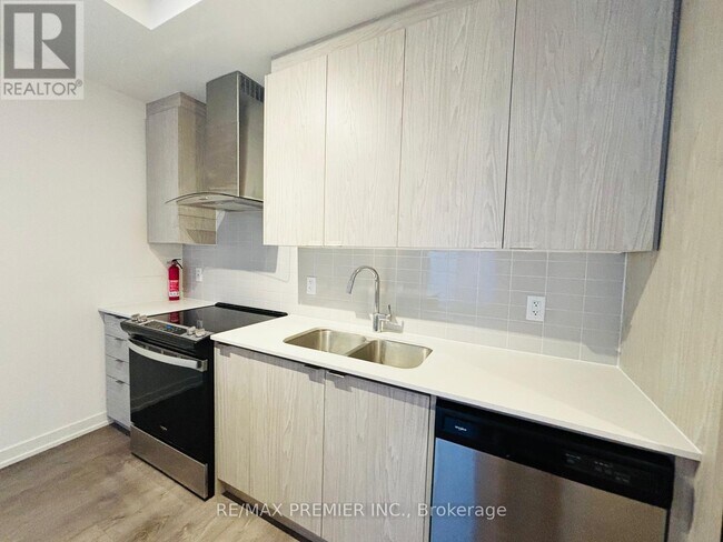 Photo - 55 Duke St W Unit 332