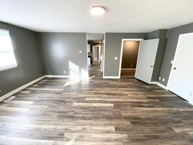 Photo - 801 Grand St Apartamento Unidad B