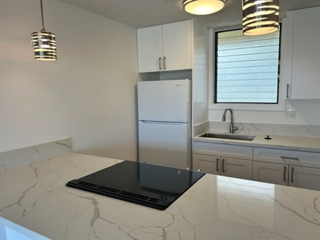Building Photo - Updated 1-BR, 1-BA with 1-parking Unit 1905