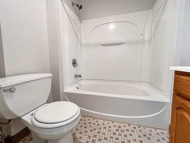 Building Photo - 207 Wethersfield Ave Unit 3rd Fl