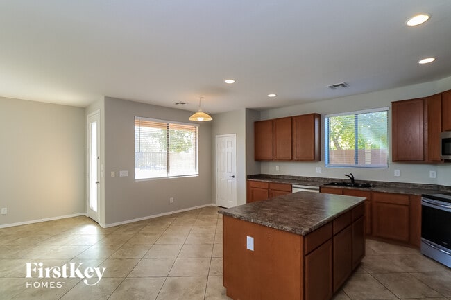 4027 W Valley View Dr