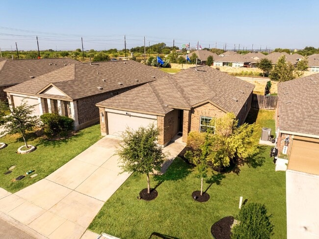 Building Photo - 3-Bed, 2-Bath Sanctuary Where Comfort Meets Charm