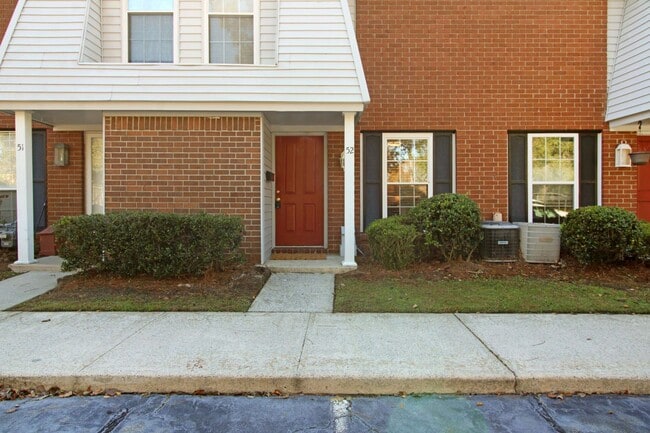 Building Photo - Knollwood Estates