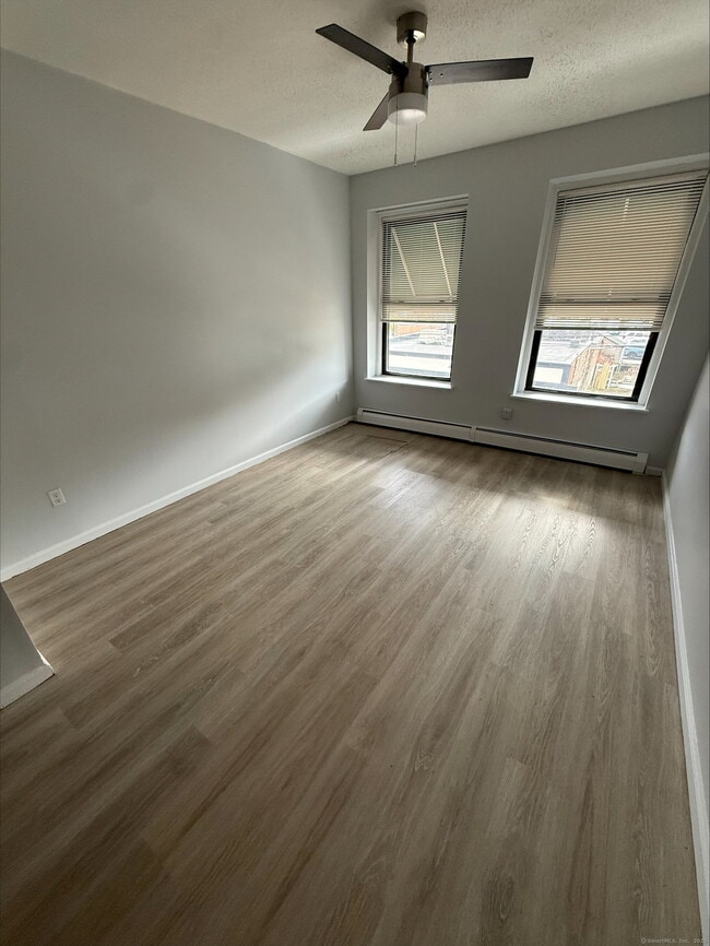 Photo - 441 Howe Ave