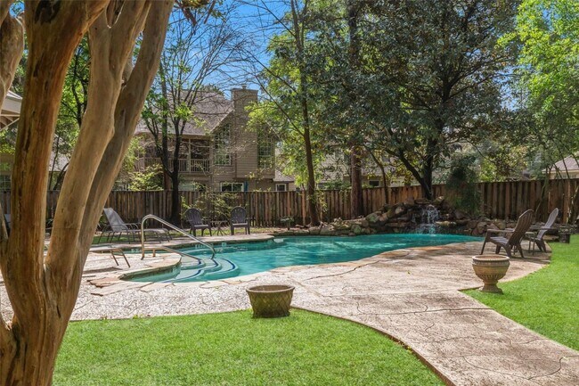 Photo - 31 N Lakeridge Cir