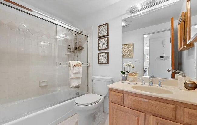 Photo - 1-bedroom, 1-bathroom apartment just moments from the breathtaking shores of Ocean Beach.