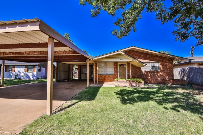 Building Photo - 711 6th Plz