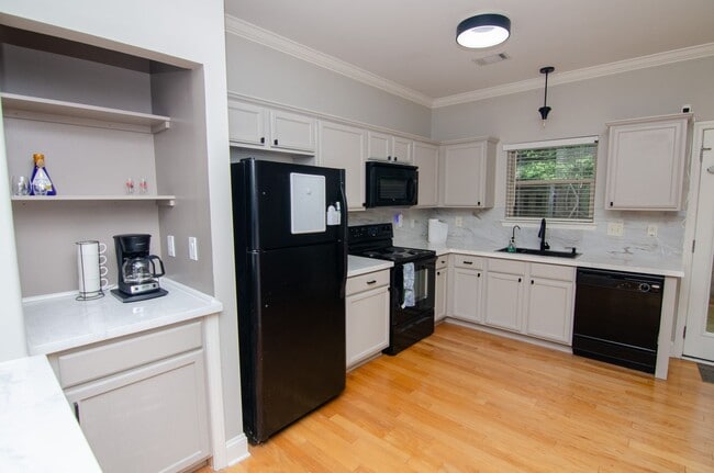 1124 Woodbury Falls Ct