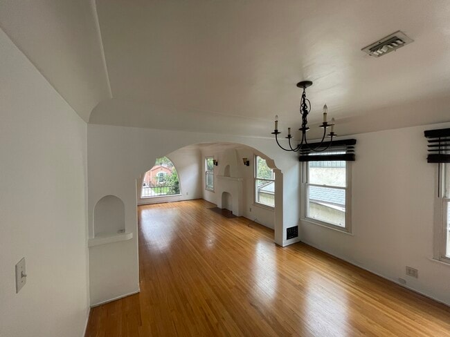 Building Photo - 3023 Gracia St Unit 3023 Gracia Street Rental