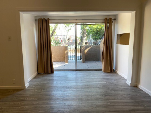 Photo - Woodley Plaza Apartamentos