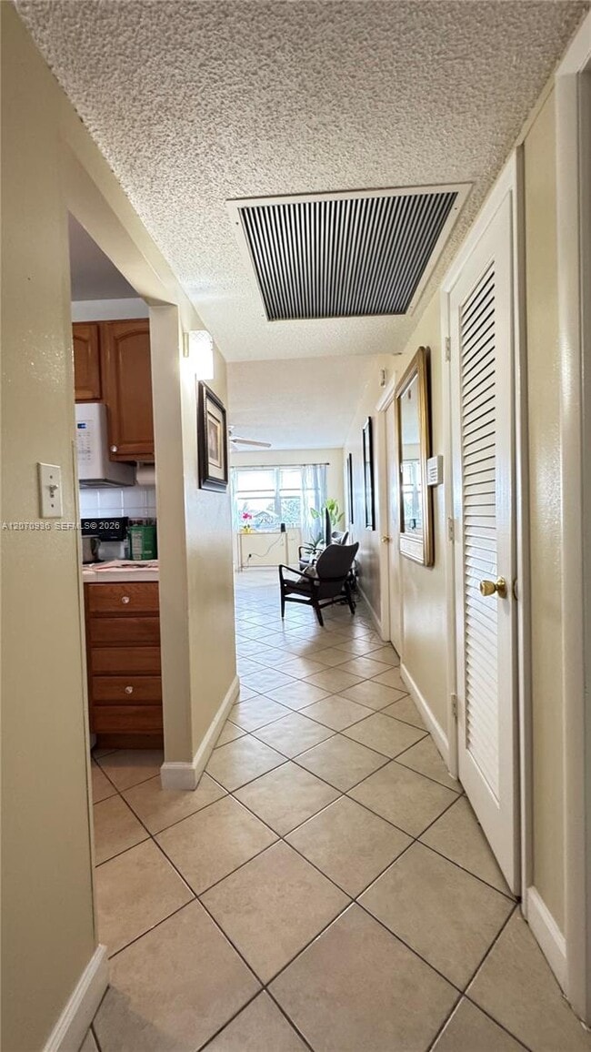 Building Photo - 2200 Park Ln Unit 311