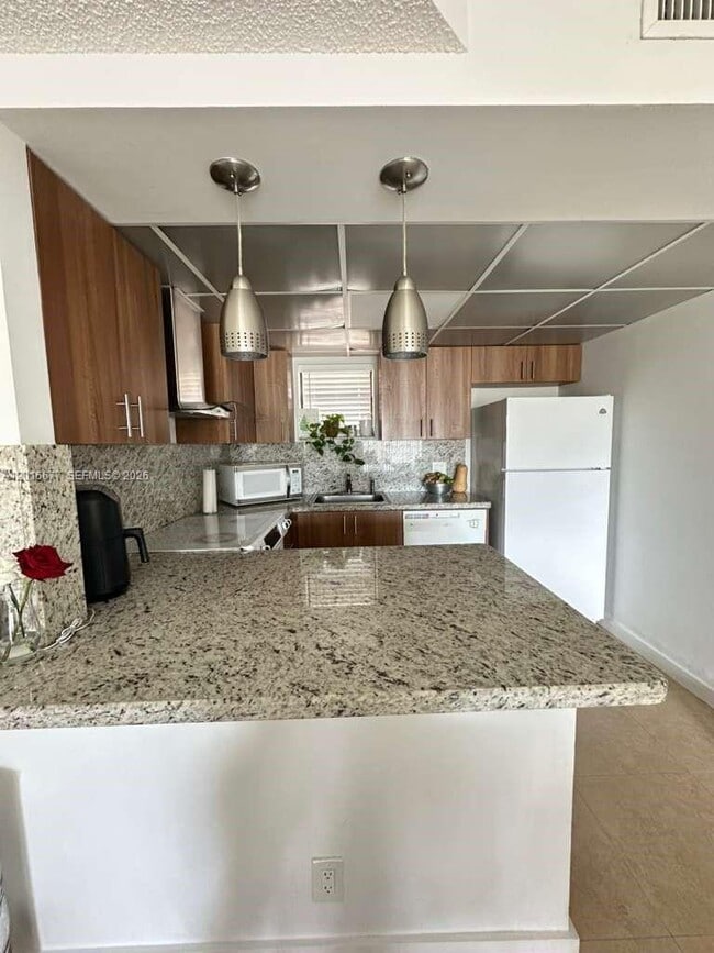 Photo - 8290 Lake Dr Unidad 325