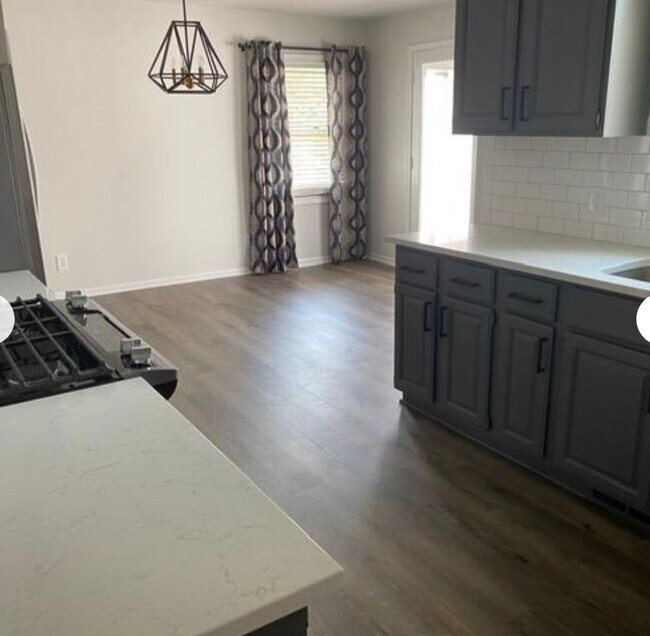 Photo - 3 bed/2 bath ranch on the NE side!