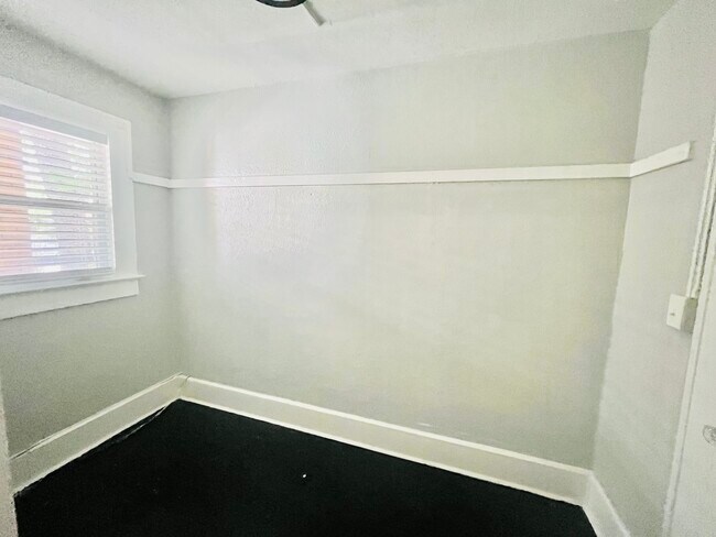 Photo - Coliseum Apartments