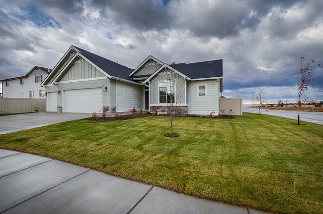 Building Photo - Newer home in Meridian  2100Sqft, Goldengrove Sub., Room for all of your Toys
